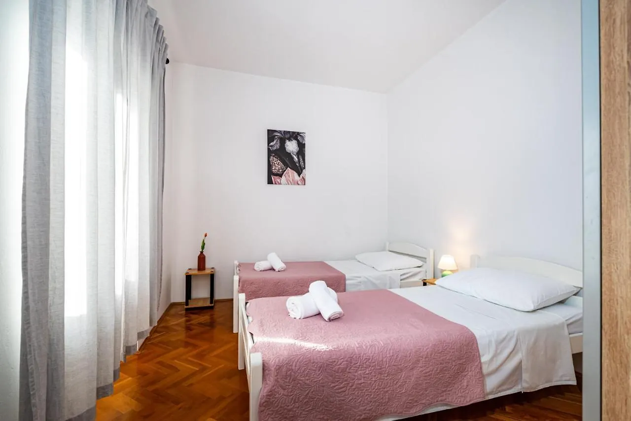 Apartment Eva Maslenica 0*,